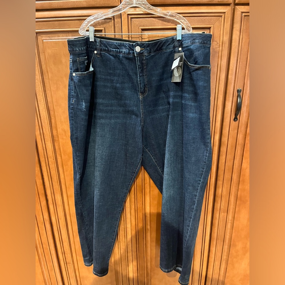 AVENUE GIRLFRIEND JEANS SIZE 30W NEW